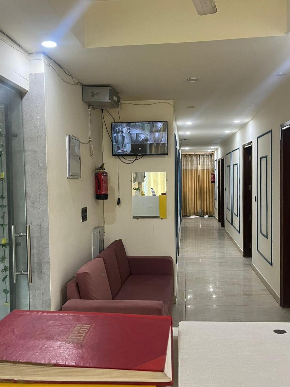 Hotel Neon Tower New Delhi Ngoại thất bức ảnh